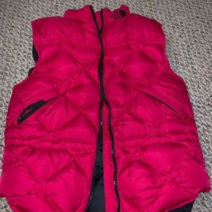 Red the north face vest 🔥